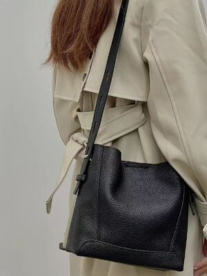 Women's Top-Grain Full-Grain Cowhide genuine leather Crossbody Bag  Large-capacity Shoulder Bag Tote Bag Crossbody Bag Bucket Bag