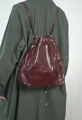 Top-grain oil-waxed cowhide genuine leather Large-capacity drawstring shoulder bag backpack Duffel Bag Fashion Bags for Women Wholesale backpack Supplier