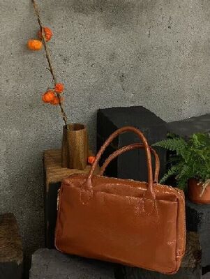 Women's genuine leather Handbag bag Top-Grain Oil-Waxed Cowhide Handheld Tote Bag  underarm bag Work Bag China supplier 