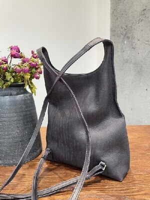 Women's genuine leather bag Vegetable-Tanned Cowhide Shoulder bag  Backpack   Travel Bag Minimalist Bag Weekender Bags Backpacks Supplier 