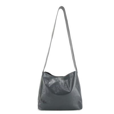 Minimalist Genuine leather bag Top-Grain Oil-Waxed Cowhide Large Capacity Crossbody Bag shoulder bag Tote Bag China supplier wholesale