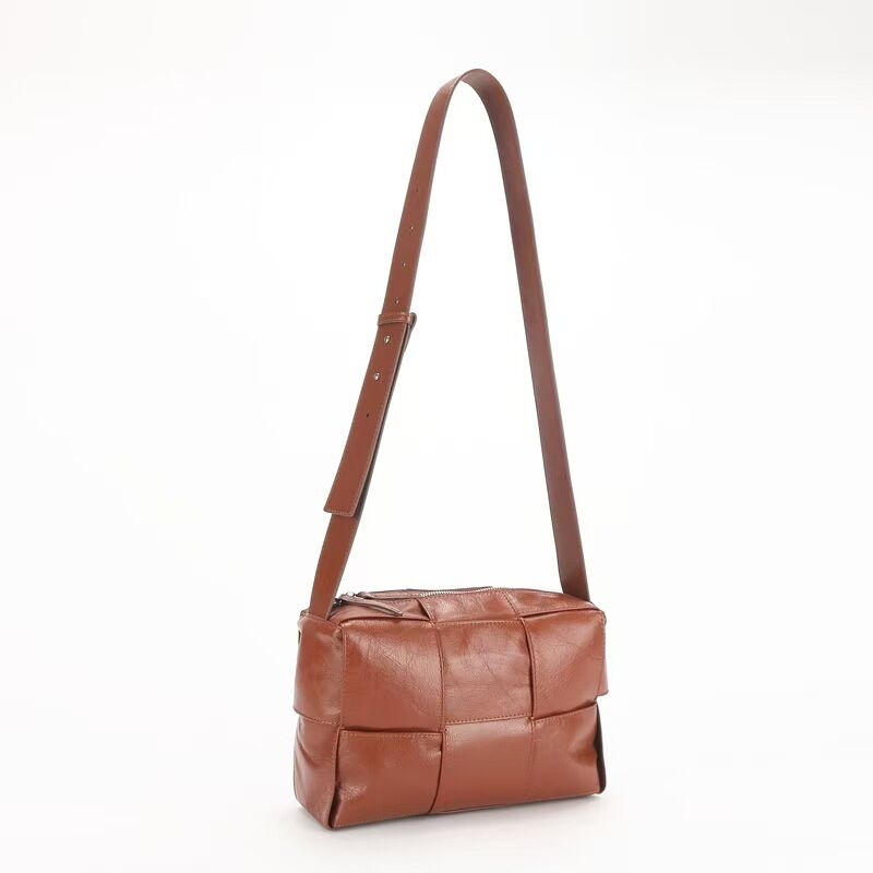 Minimalist Vintage Bag Top-Grain Oil-Waxed Cowhide Woven genuine leather  Crossbody Bag women's leather handbag shoulder bag China supplier 